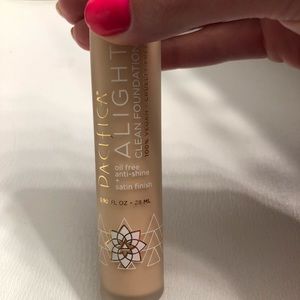 Pacifica Alight foundation 38NF